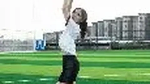 曹格分享10岁女儿新照，Grace长腿瞩目，气质宛如超模