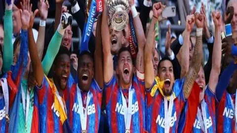 曼联去年通过精简开支实现5000万镑节省，包括裁员及食堂关闭